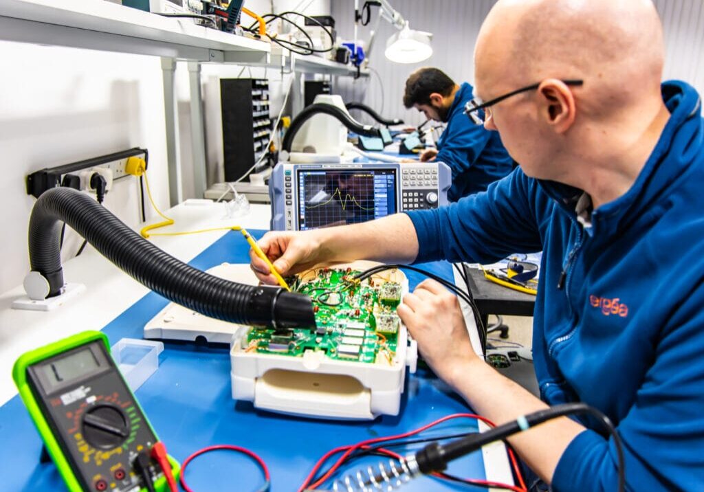 21 - Ergéa UK Repairs - Repairs Team Theale UK Photoshoot Ergéa (C)